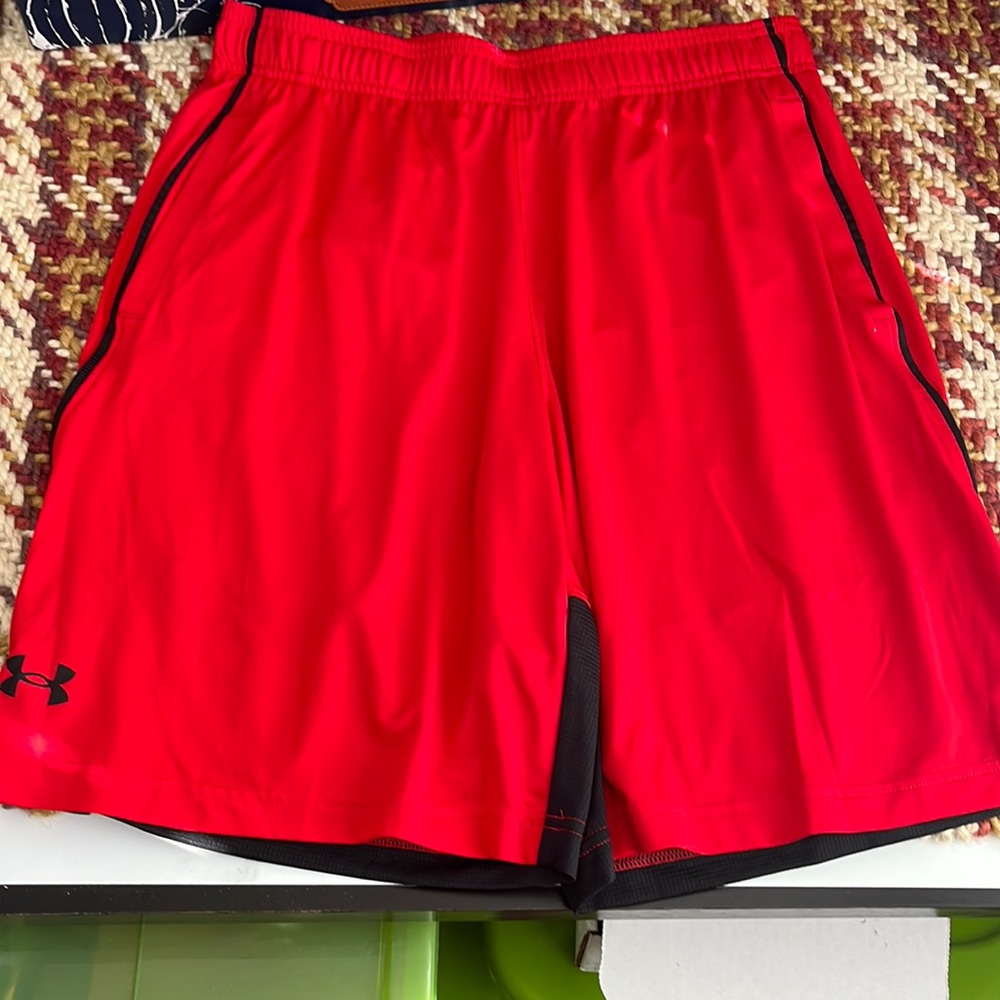 Mens Red/Black Under Armour Silky Gym Shorts. W/pockets. Size Large, NWOT!